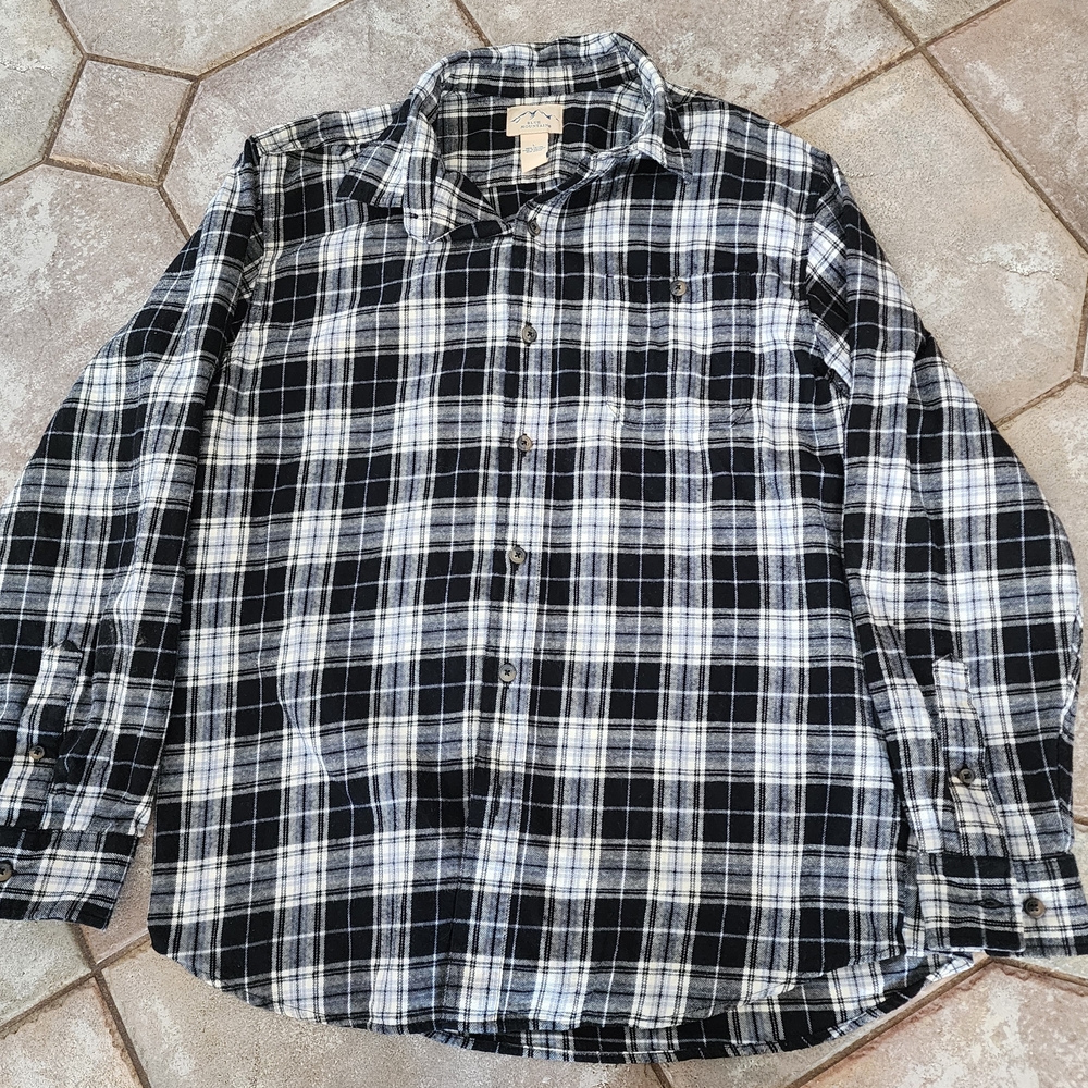 Casual Black and White Plaid Button Down Shirt
